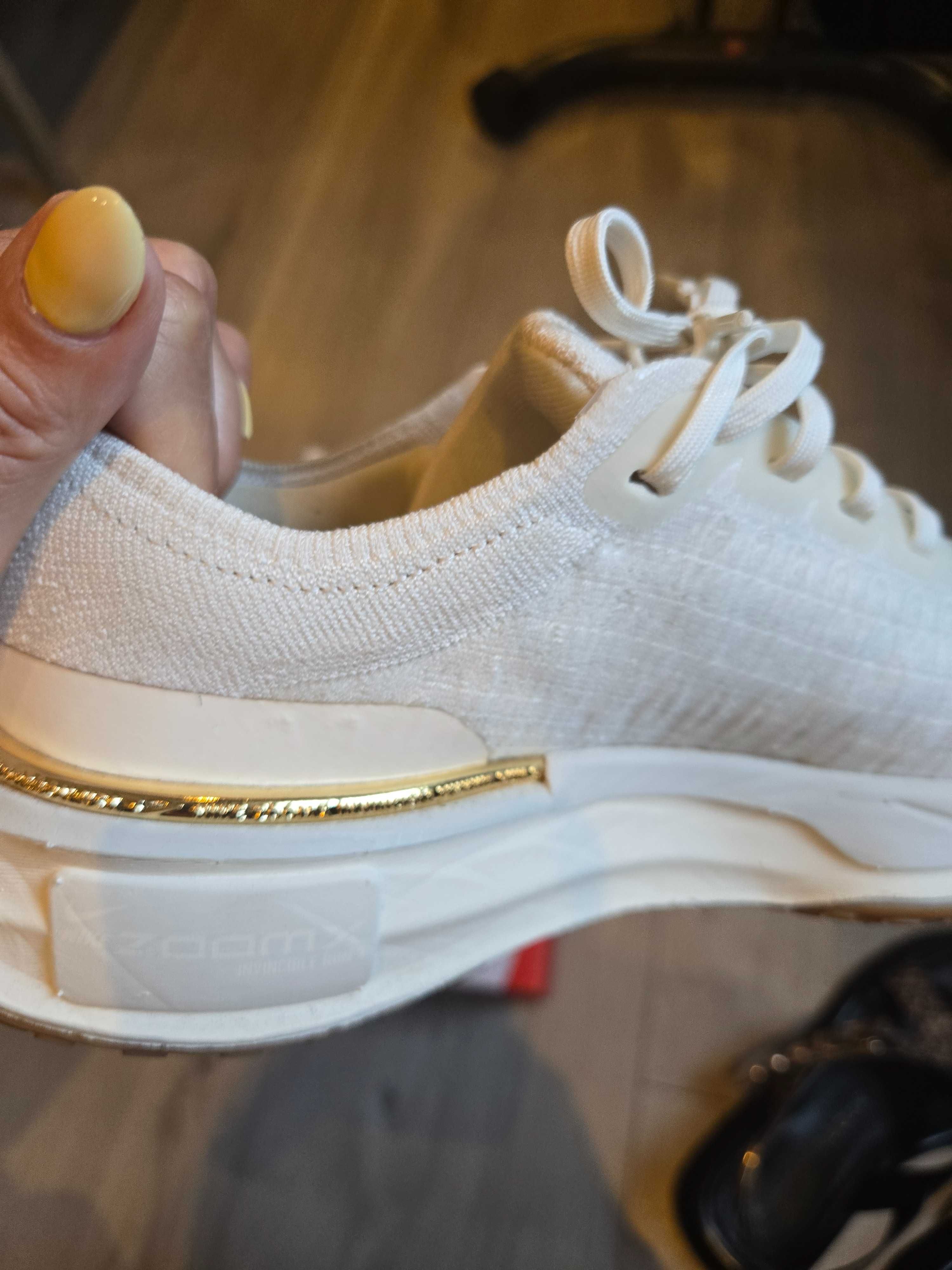 Дамски маратонки Nike Invincible 3