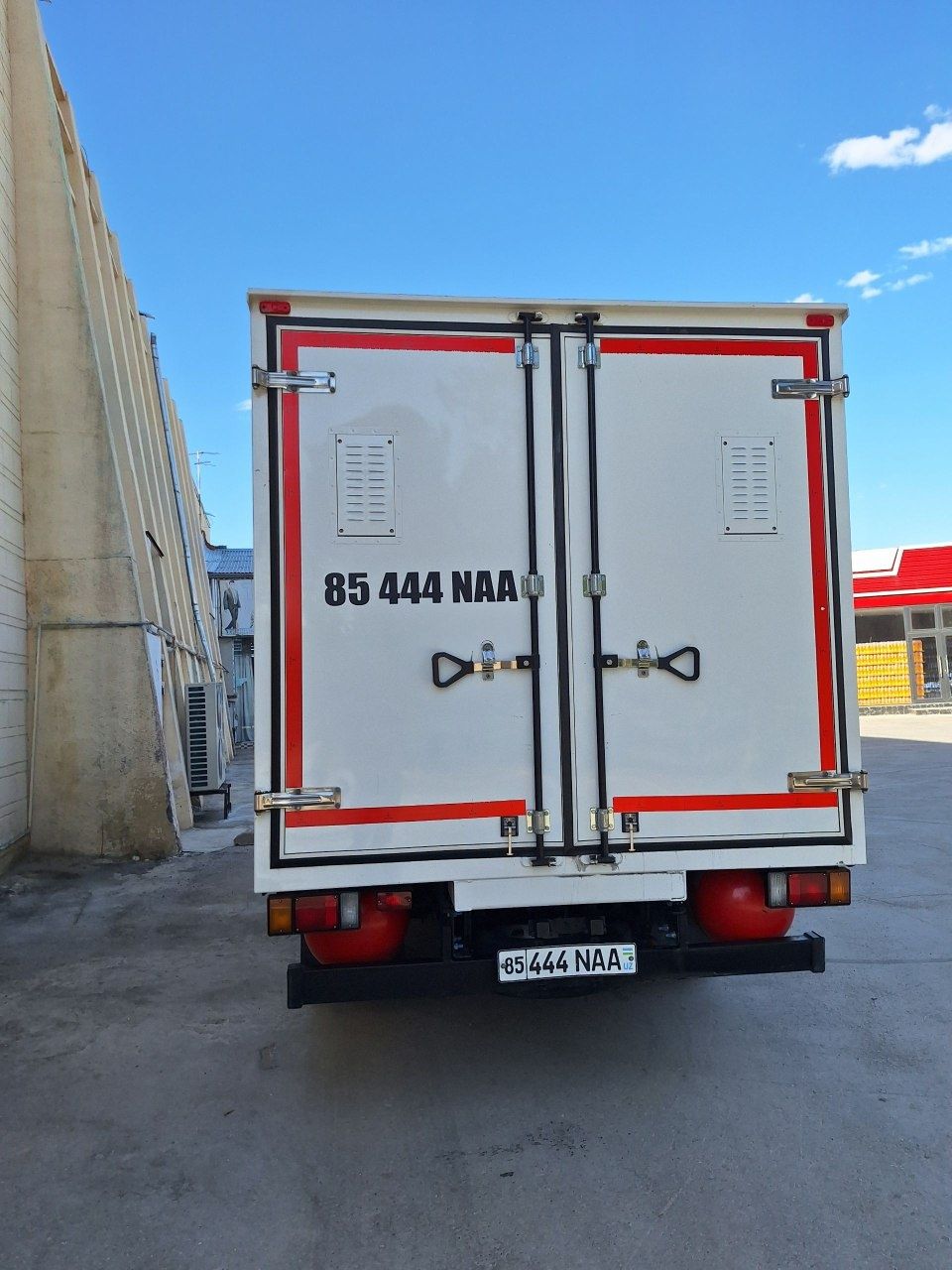 Isuzu сотилади холати идеальный  2023 йил родной пробег 120минг радно