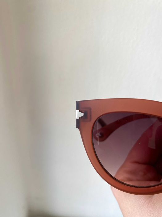 Нови слънчеви очила KARÜN с калъф от естествена кожа