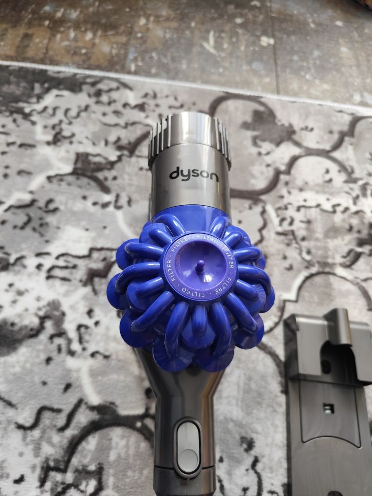 Безжична прахосмукачка Dyson V6