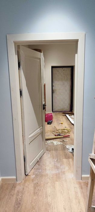 Установка дверей МДФ и плинтуса