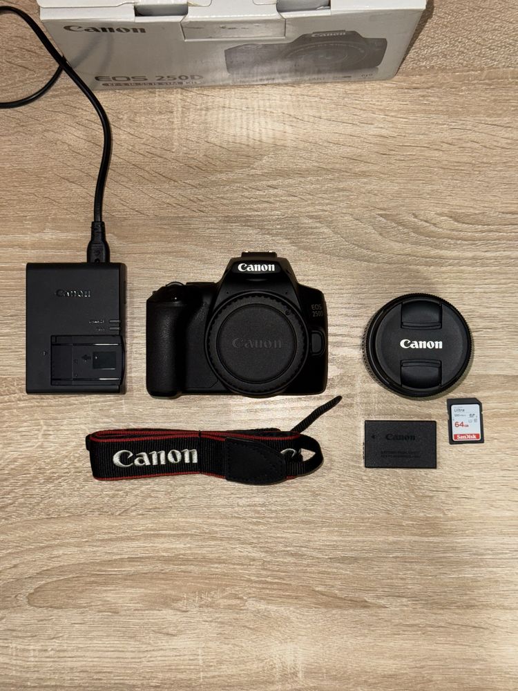 Знркальная камера Canon EOS 250D kit 18-55