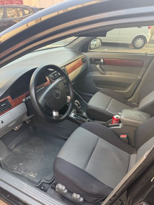 Lacetti 2012 yil avtomat karobka rangi qora kraskasi bor