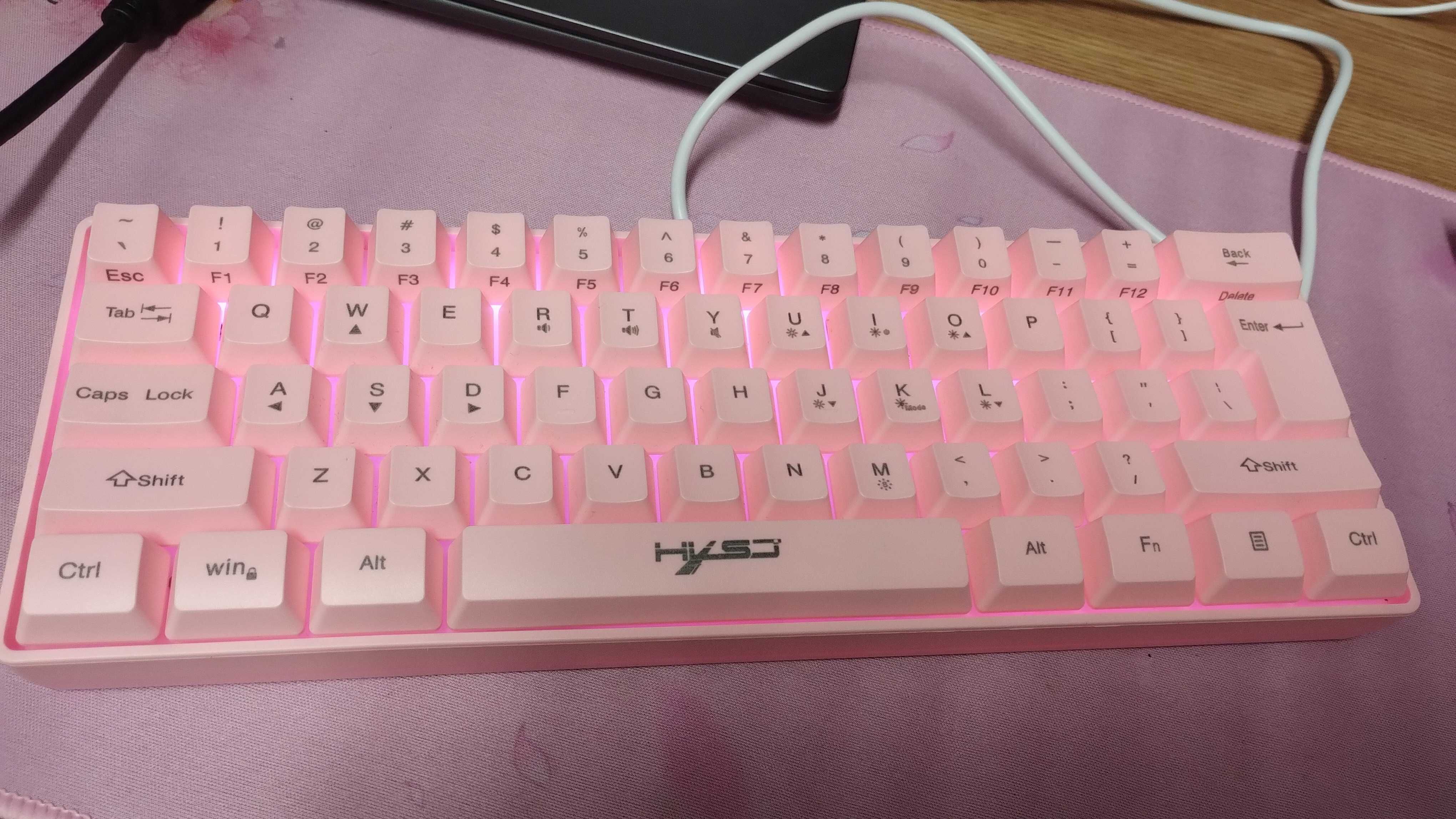 Tastatura gaming, roz