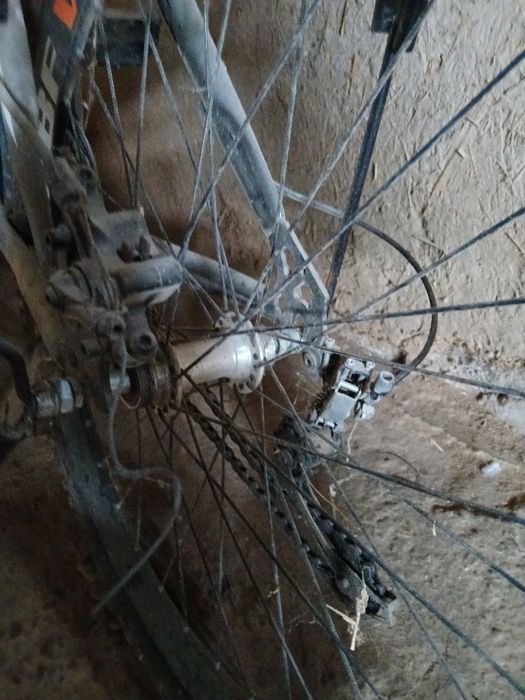 Velosiped sotiladi baloni teshilgan kamera qo‘yish kere bo‘ldi