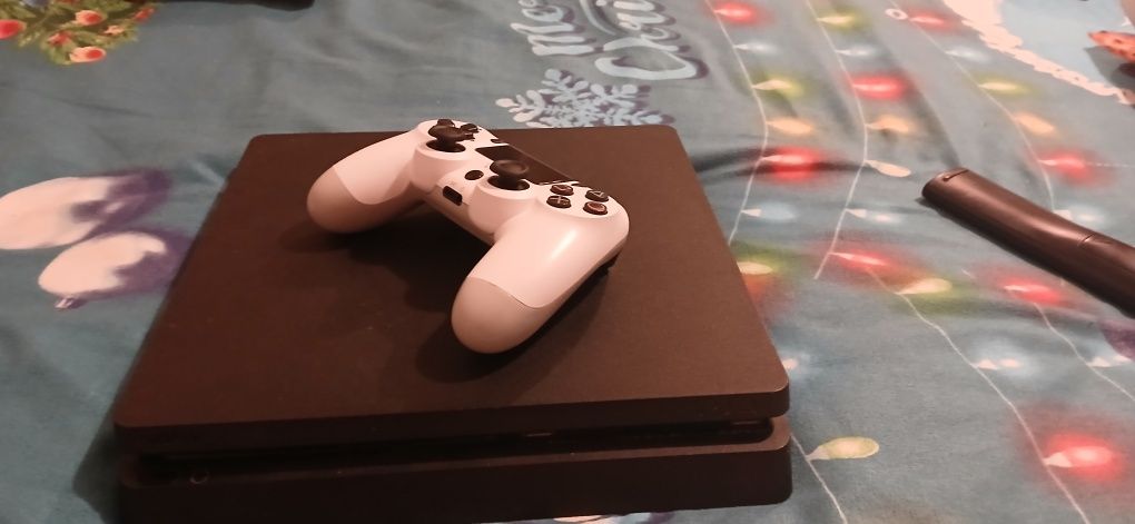 Văd ps4 670lei  foarte bun