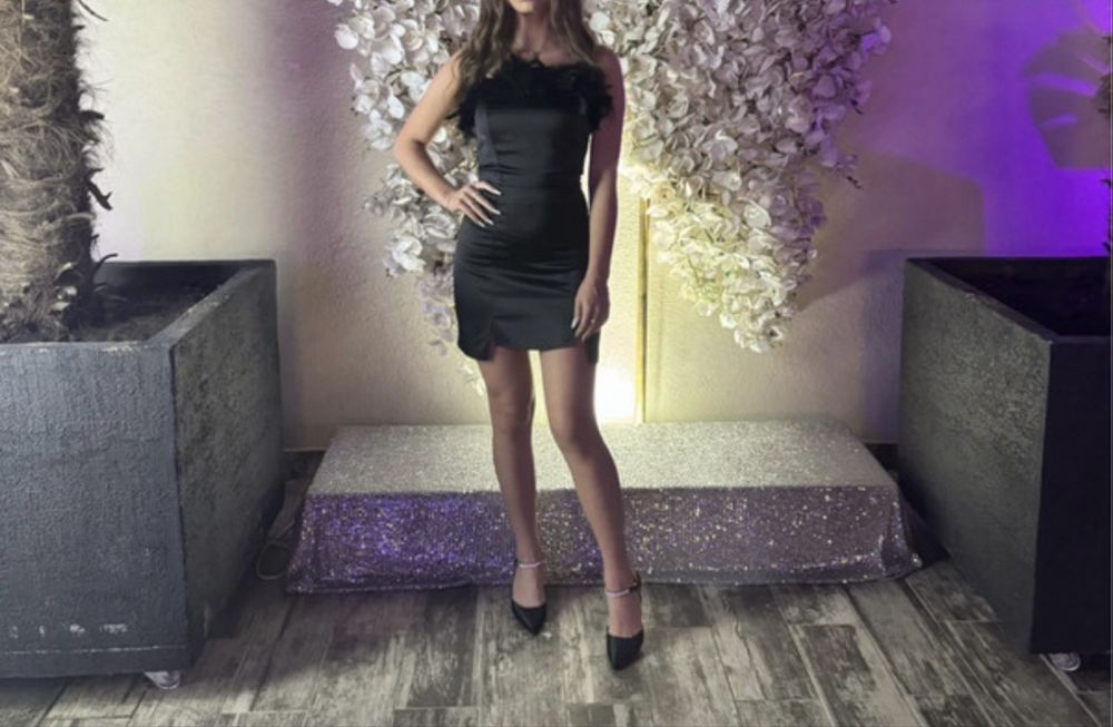 Vand rochie millionete scurta marimea S