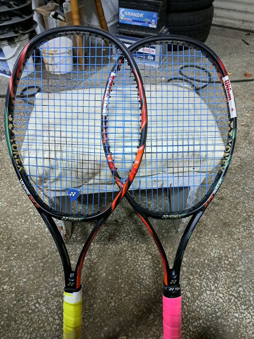 Vand doua rachete tenis Yonex.
