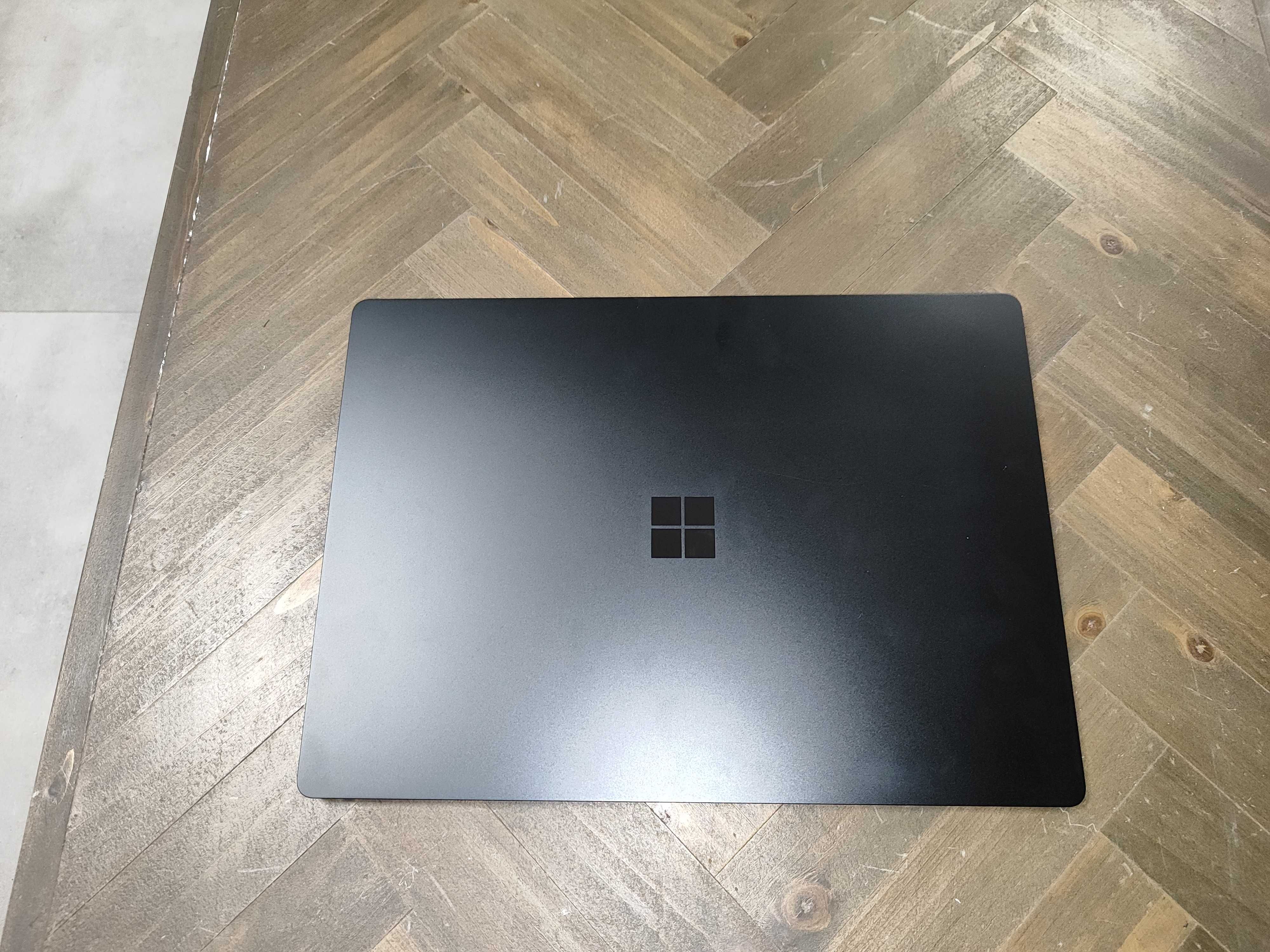 Microsoft Surface 4 / 15"/ i7-1185G7 / 16GB RAM / 256GB SSD