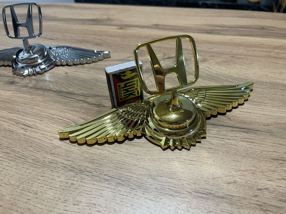 Значьки на капот Honda