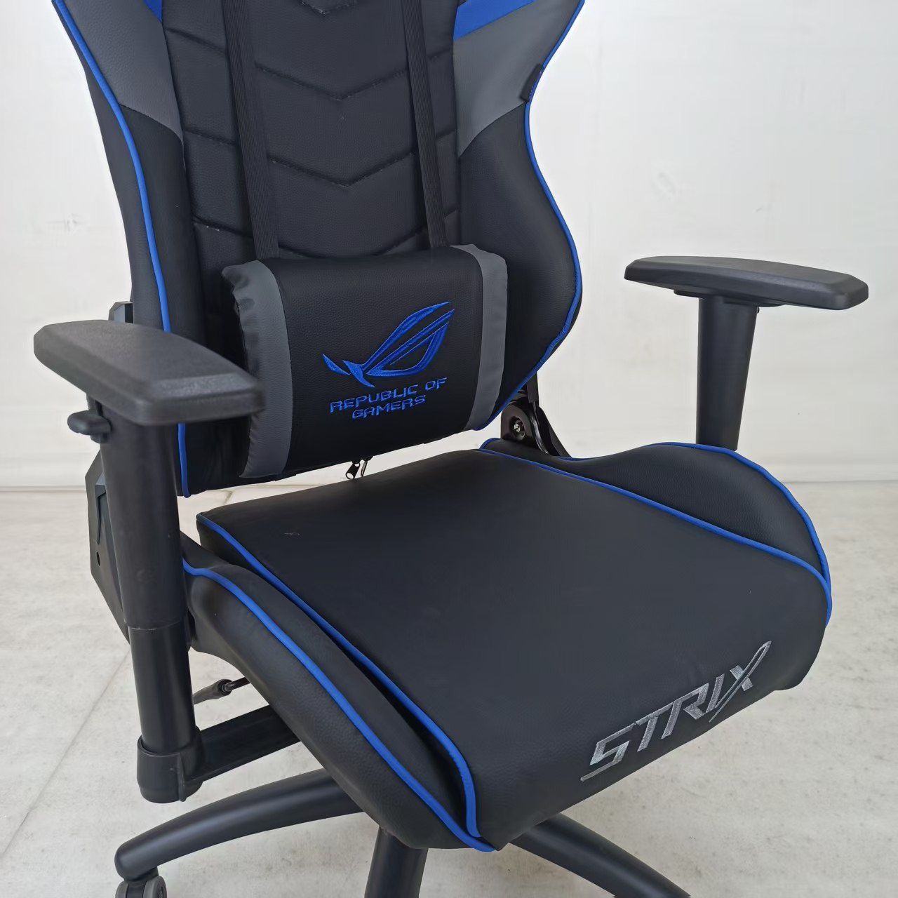Игровое кресло - RACER