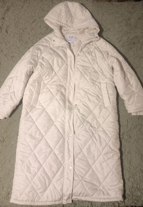 Белая демисезонная длинная куртка