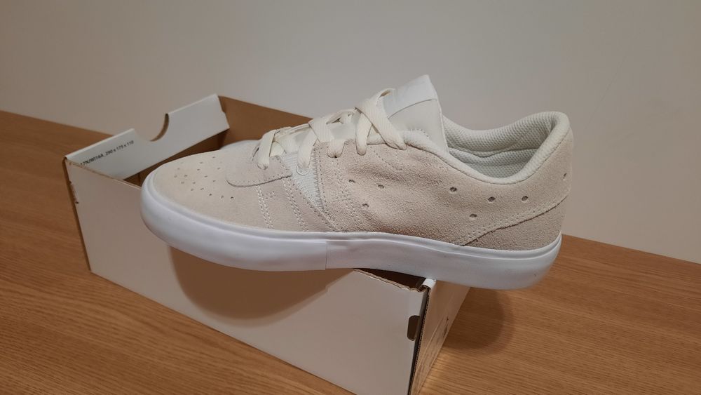 Vând adidași NOI Originali Nike Jordan series ES