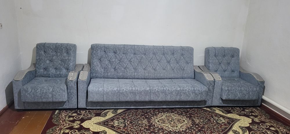 Диван сотилади новый