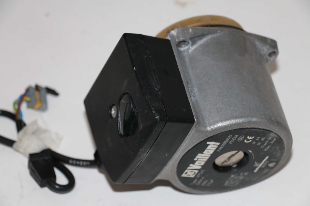 Pompa recirculare Grundfos VP5/2 centrala termica Vaillant