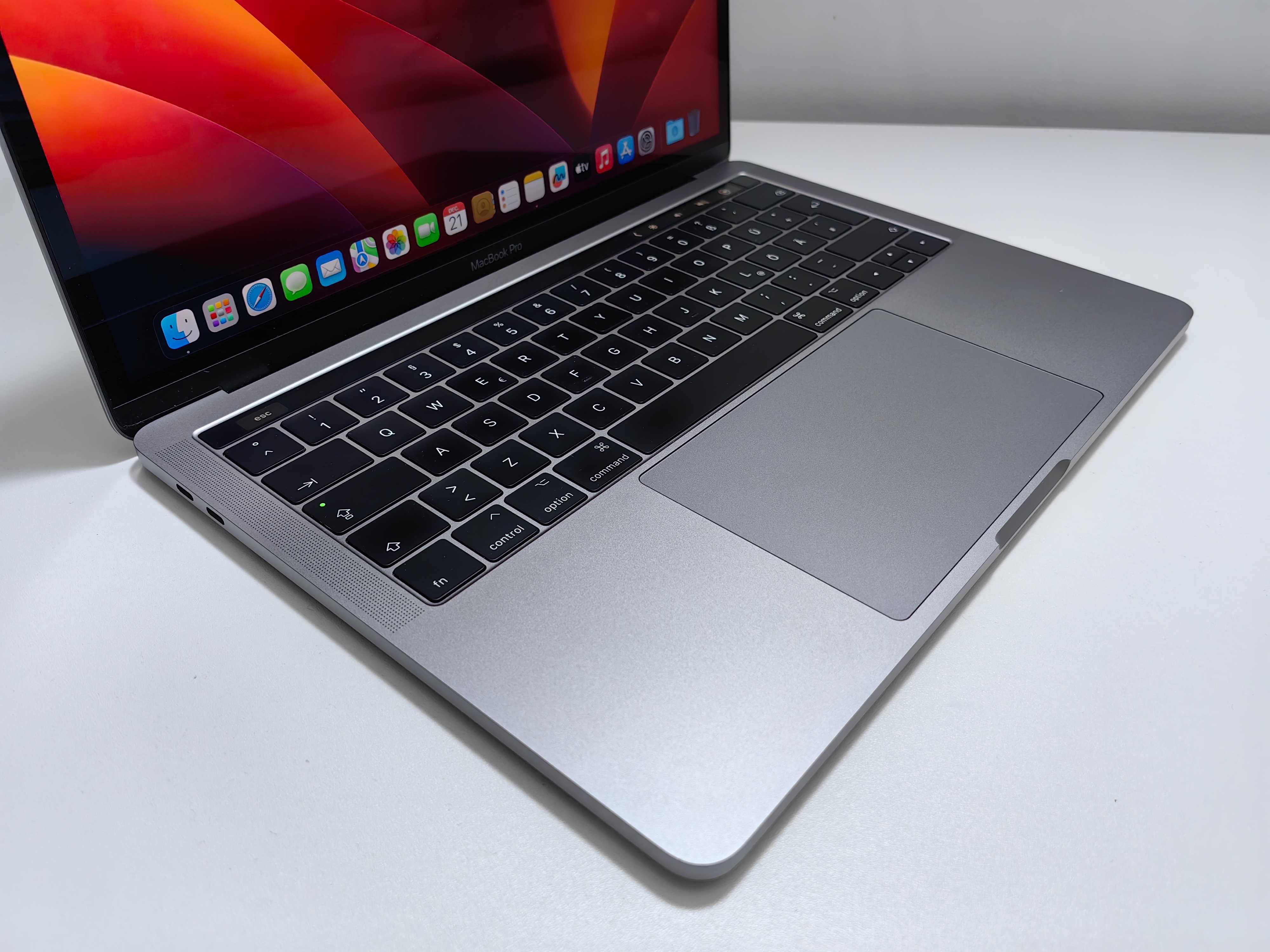 Macbook PRO 13 2018 Touchbar i7 16gb  baterie ca NOUA Factura GARANTIE