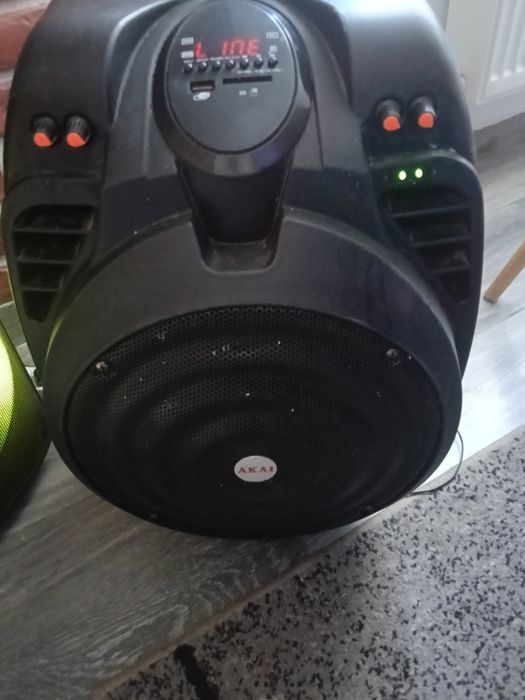 Boxa bluetooth akai 250 lei
