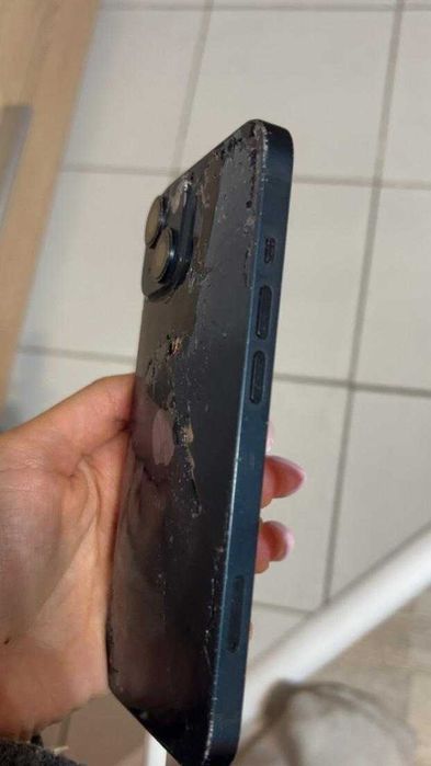 Продавам айфон 14 на части