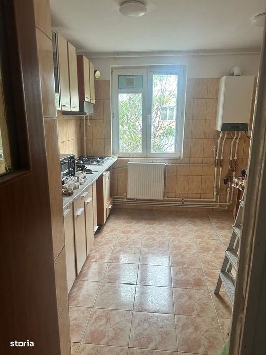 Berceni, Apartament 3 camere,Nemobilat. Cazare salariatii!!