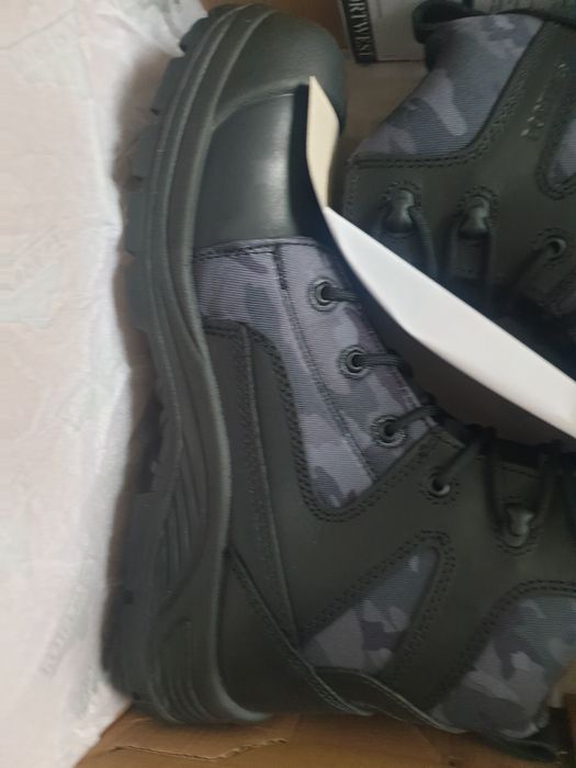 Продавам високи обувки