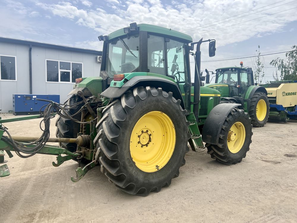 Tractor John Deere 6810