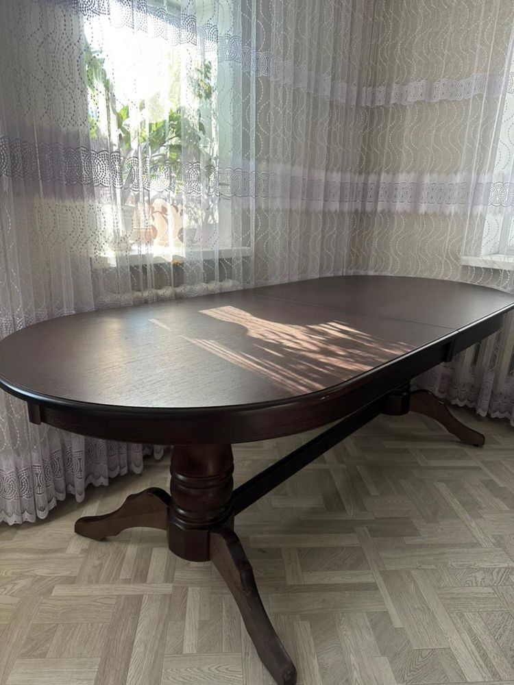 Продам стол в гостиную или на кухню