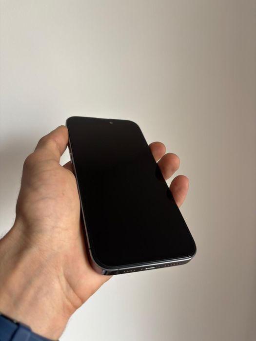 V/S Iphone 14 Pro Max 100%baterie