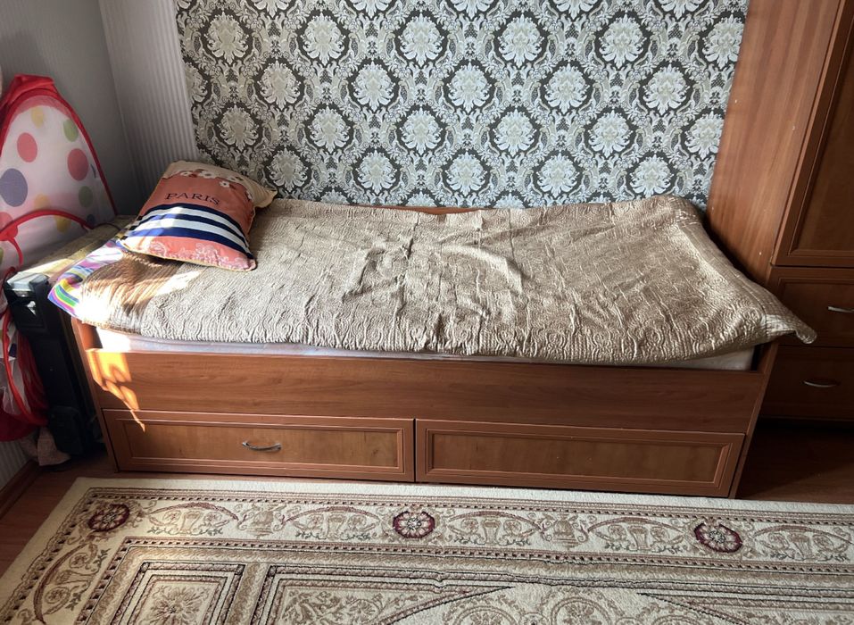 Продам кровать полторашка