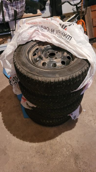Продам зимные резины 195/65/15
