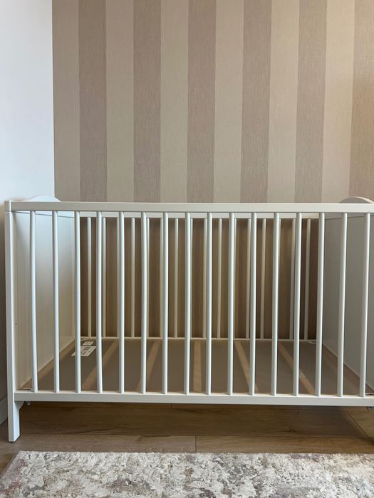 Pătuț Ikea cu saltea (60x120 cm) + scăunel copil