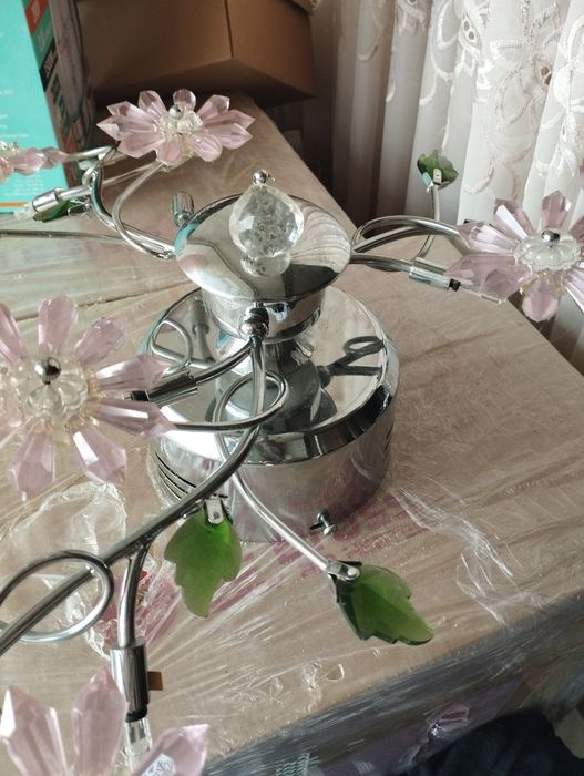 Продам люстру в спальню