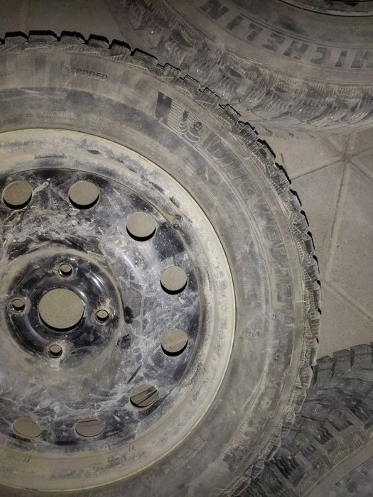 колесо MICHELEN R-15/195/65 на железных дисках на киа и хундай