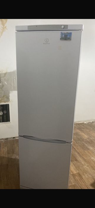 Холодильник бренда Indesit