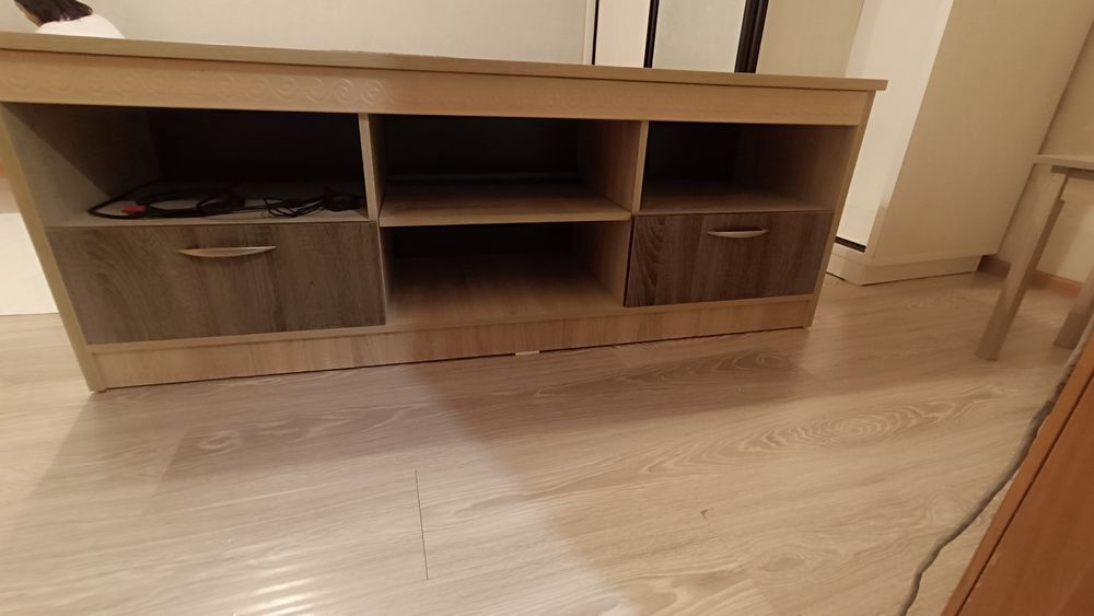 Продам тумбу под ТВ