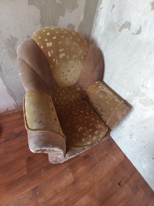 Отдам диван даром. Самовывоз!!!