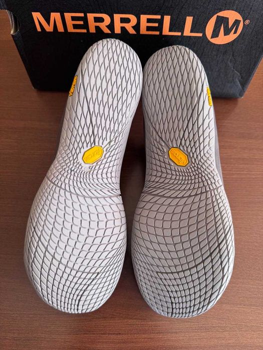 нови спортни обувки Merrell,трениране,размер 40,5 и 41,розови и карбон