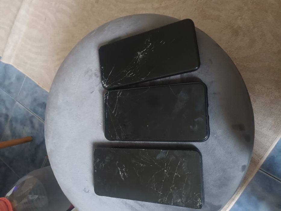 Vând telefoane piese