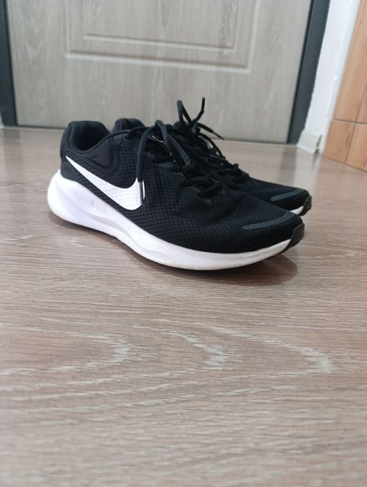 Продам Nike revolution 7