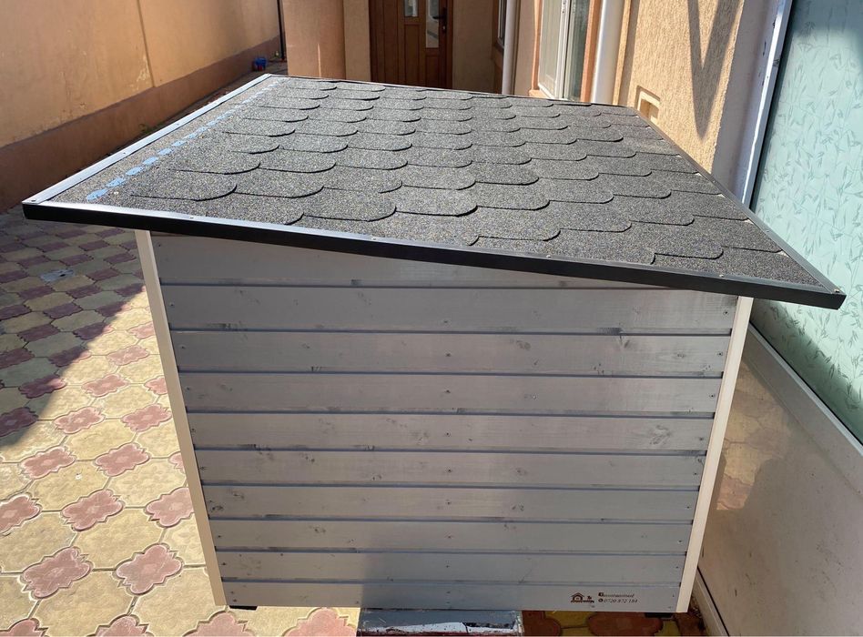 Cusca izolata cu acoperis rabatabil