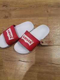 Нови чехли Levi's