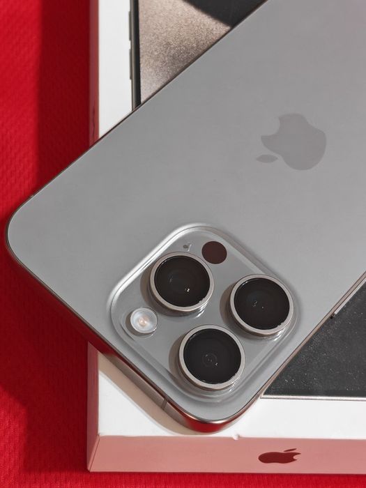 iPhone 15 Pro Max 256 gb akb 90