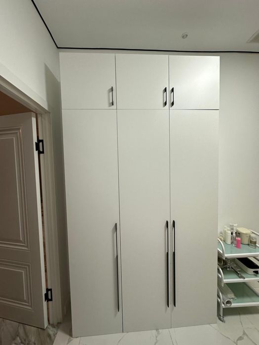 Продаю шкаф новый