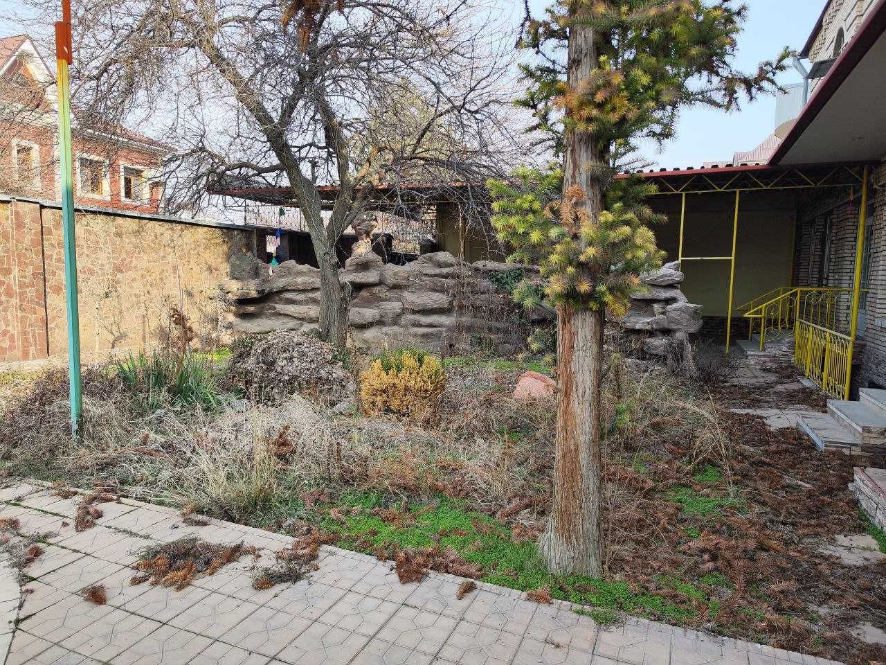 Продаётся угловой участок с домом 6,7 соток. (ул. Севастопольская)