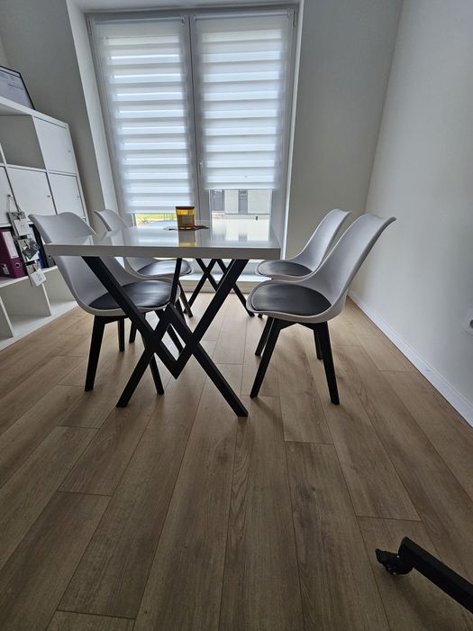 Set masa si 4 scaune