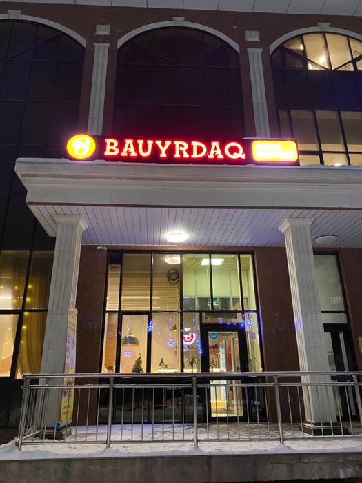 Наружная реклама лайтбокс банер оракал наклейки стенд