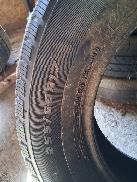 Vând cauciucuri de iarna 255/60 r17
