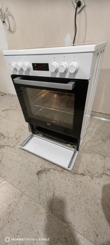 Готварска печка Beko 60 см в гаранция