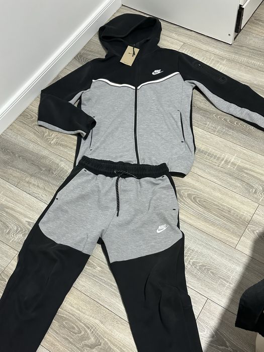 Nike tech fleece .