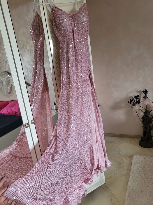 Vând rochii de ocazie