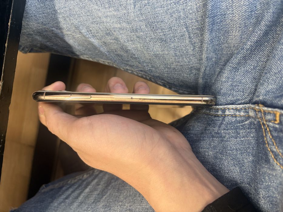 Schimb pe un iphone 13 pro sau 14 pro difirineta din partea mea